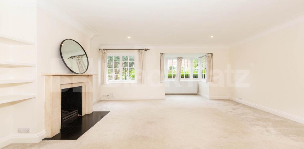 			FAMILYS ONLY, 3 Bedroom, 1 bath, 1 reception House			 Cascade Avenue, MUSWELL HILL